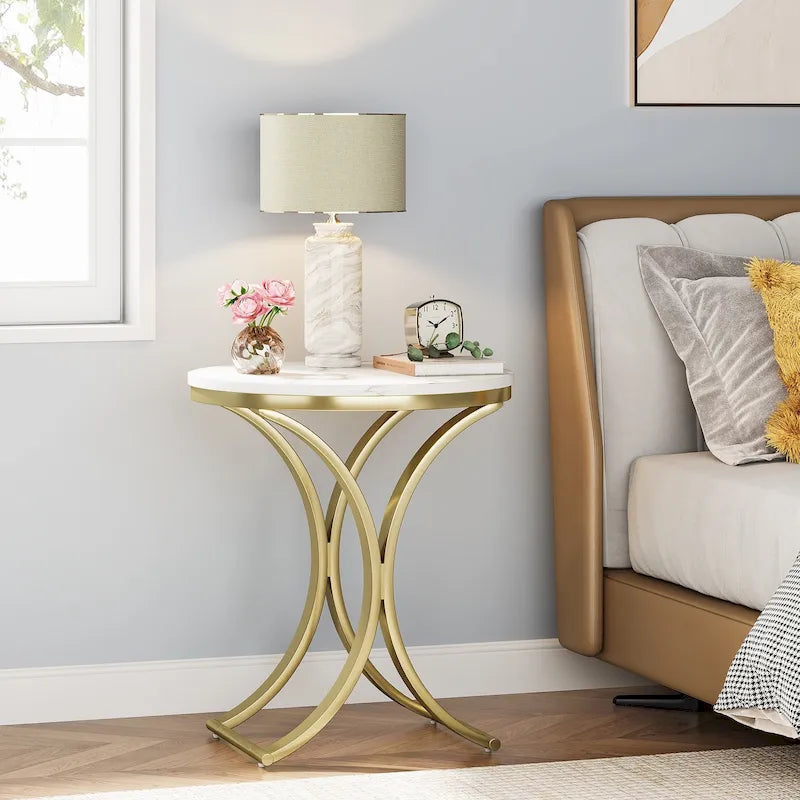 Petite table d'appoint ronde moderne avec cadre en métal doré et placage en faux marbre, en bois composite, pour le salon