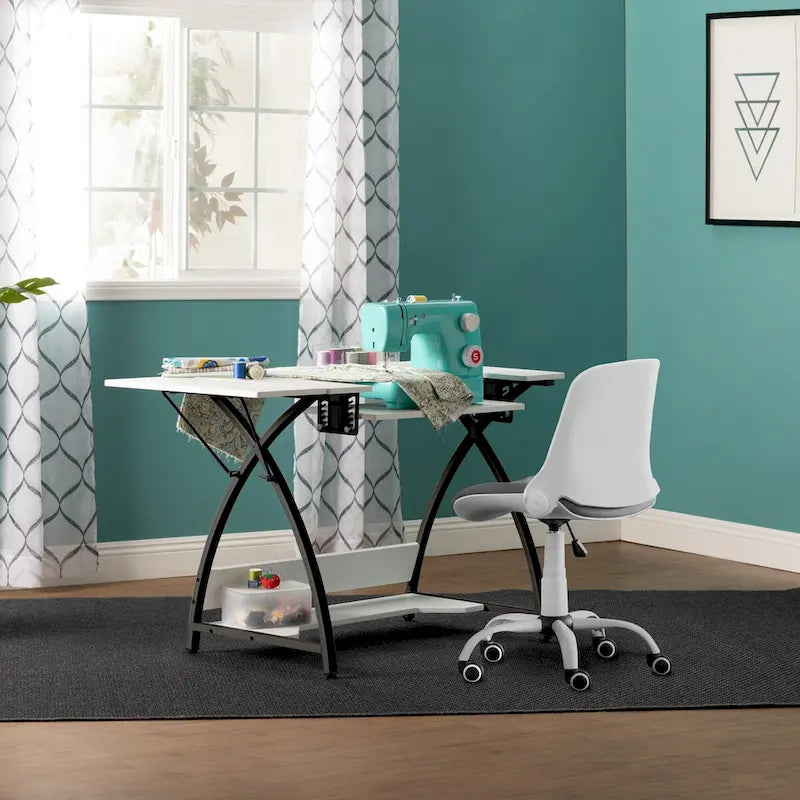 Table artisanat, couture, bureau avec plateau MDF et cadre en métal noir
